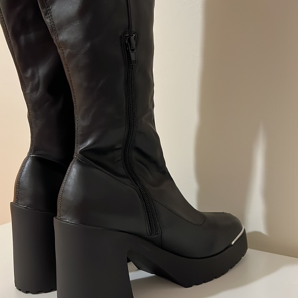 WILD PAIR
Killian Block-Heel Riding Boots, Size 10 - Picture 6 of 10